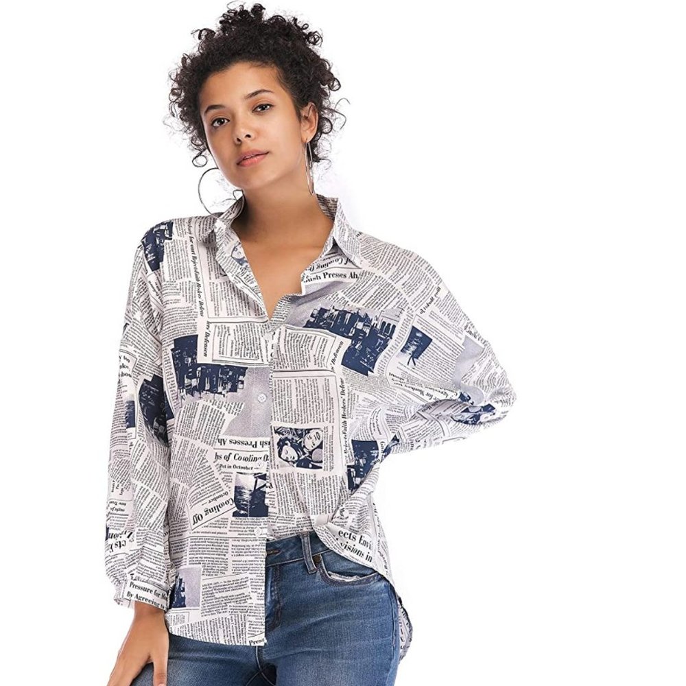 Camisas sueltas del cuello impresión del periódico